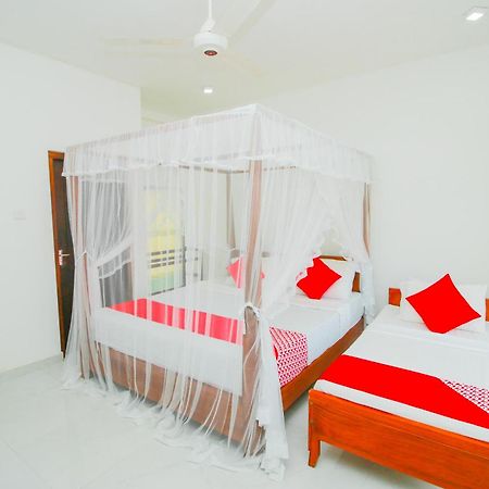 Onaro Beach View Matara Chambre photo