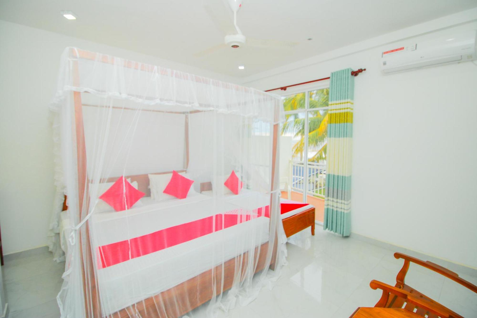 Onaro Beach View Matara Chambre photo